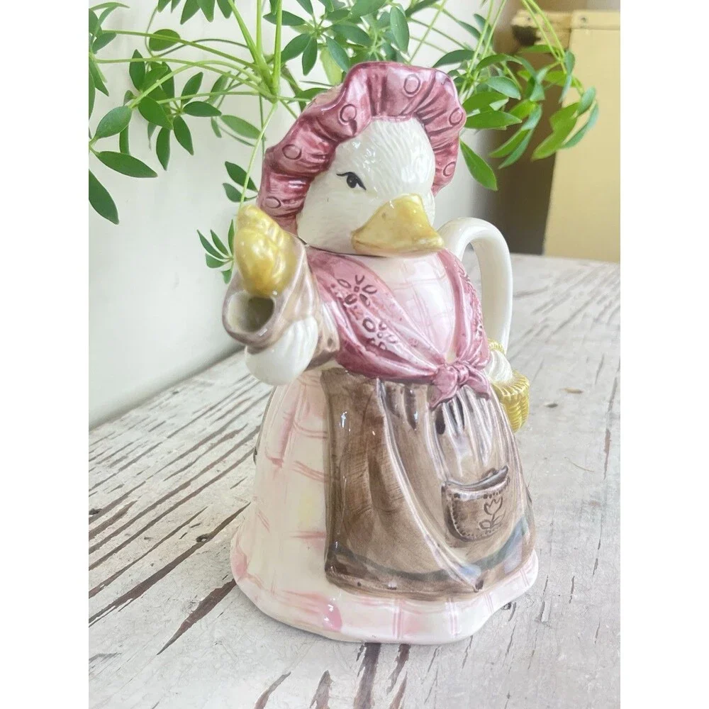 Charming Vintage Beatrix Potter Mother Goose Figurine Teapot / Japan / Cottage